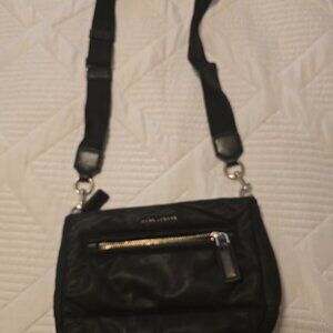MARC JACOBS BLACK PUFFY CROSSBODY WITH SILVER HARDWARE